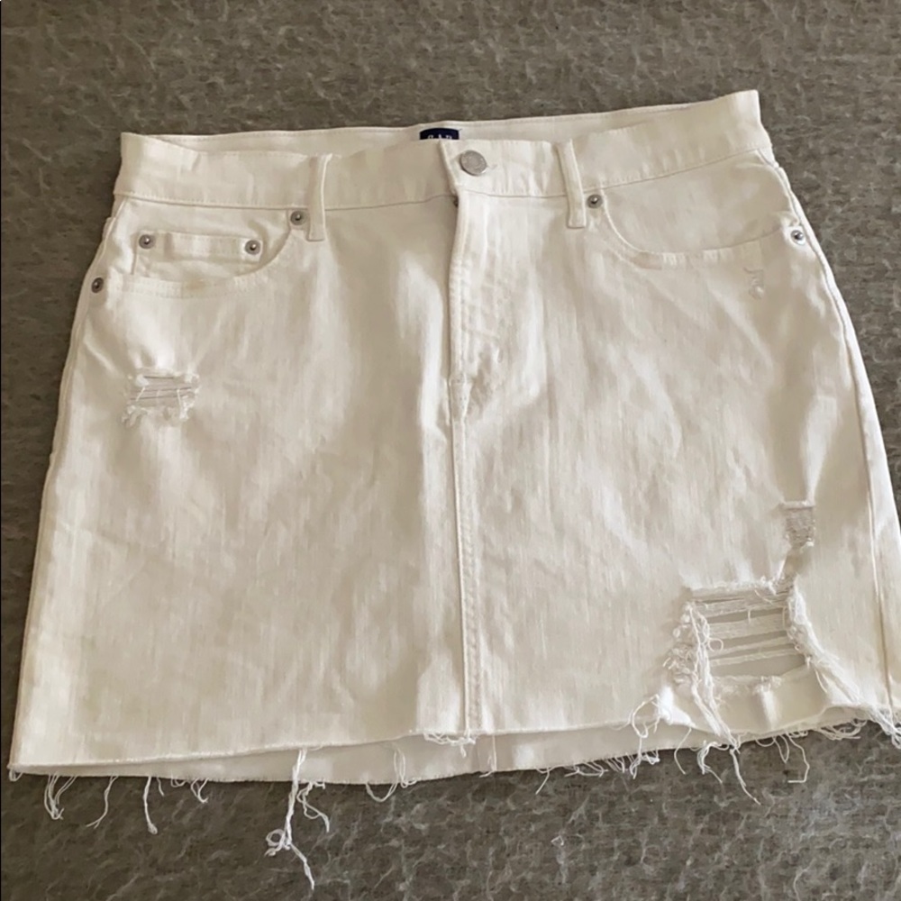 GAP white denim skirt size 28R